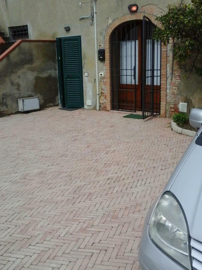 Casa Agostini Apartment Lari Exterior photo